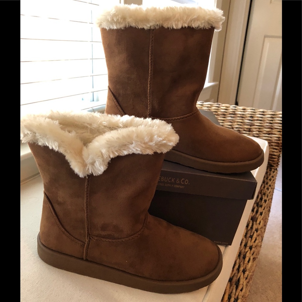 NIB Roebuck & Co. Furry Boots Size 7
